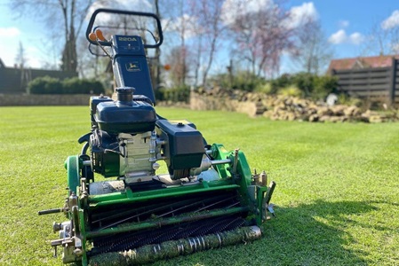 Johne Deere 220A Spindelmäher